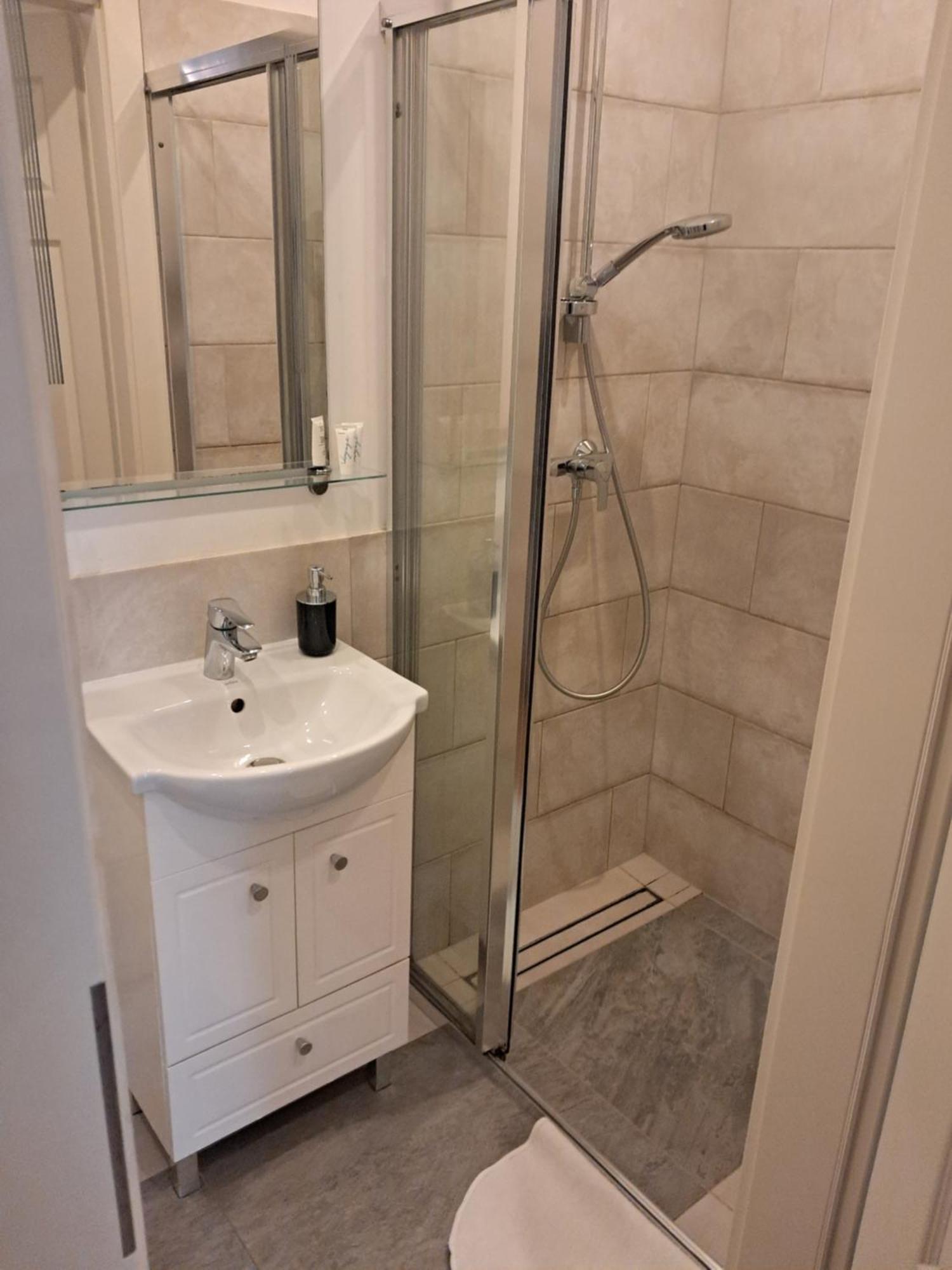 Angel House Aparthotel 3*