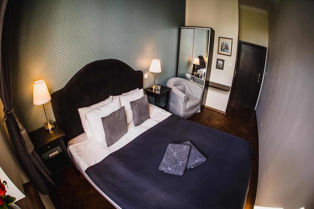 Angel House Aparthotel 3*