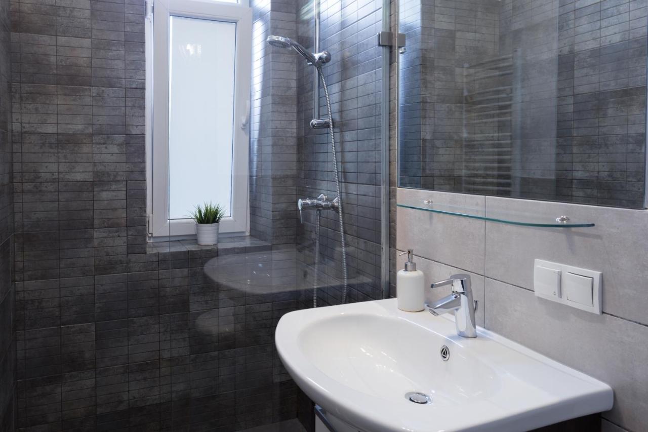 Angel House Aparthotel 3*